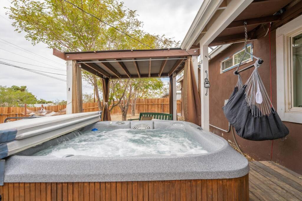 Villa Palm Vista Retreat *Hot Tub/Cowboy Pool/Hammocks* Joshua Tree Esterno foto